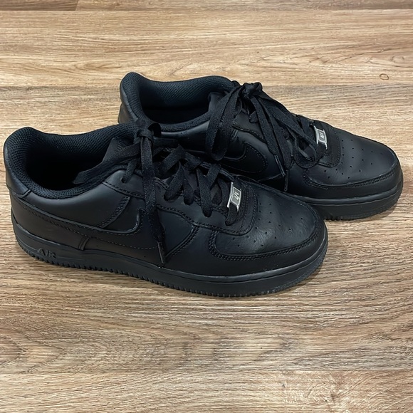 Nike Air Forces Black - Picture 3 of 5